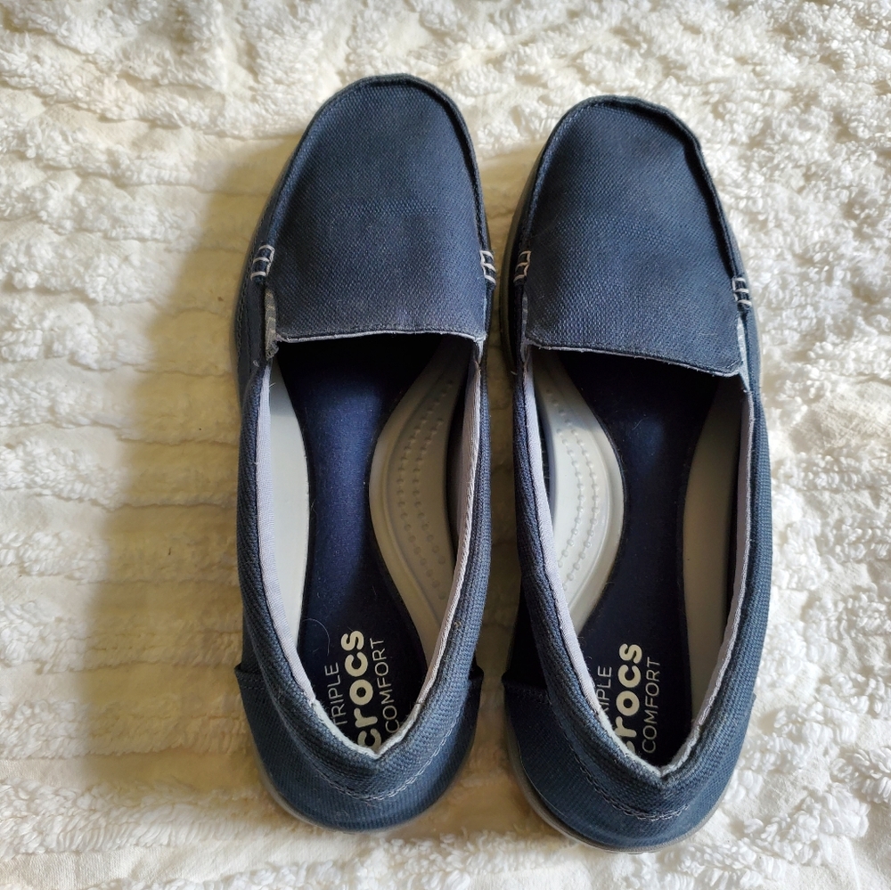 Crocs Walu canvas slip ons w9